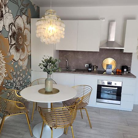 Lago-Apartment Midy, Sfeervol, Zwembad, Airco 도마소 외부 사진